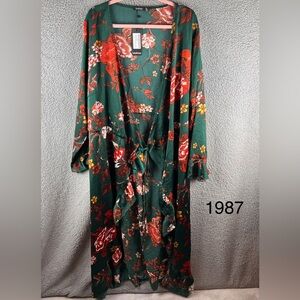 Boohoo Deep Green Floral Satin Tie-Waist Robe Size 28 New With Tags